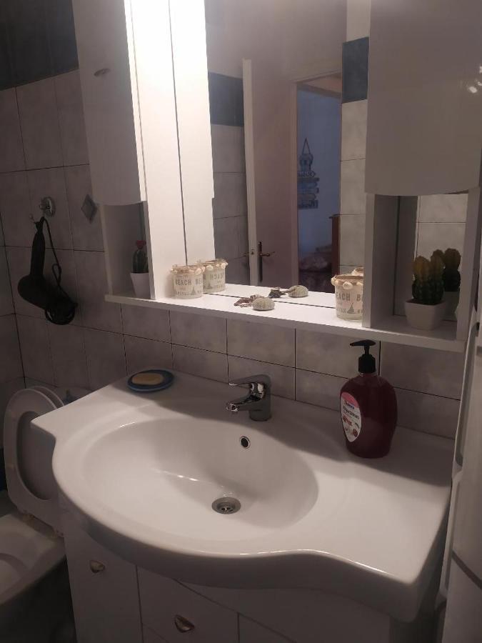 Small And Cosy Appartment- Piccolina Loutráki Eksteriør billede